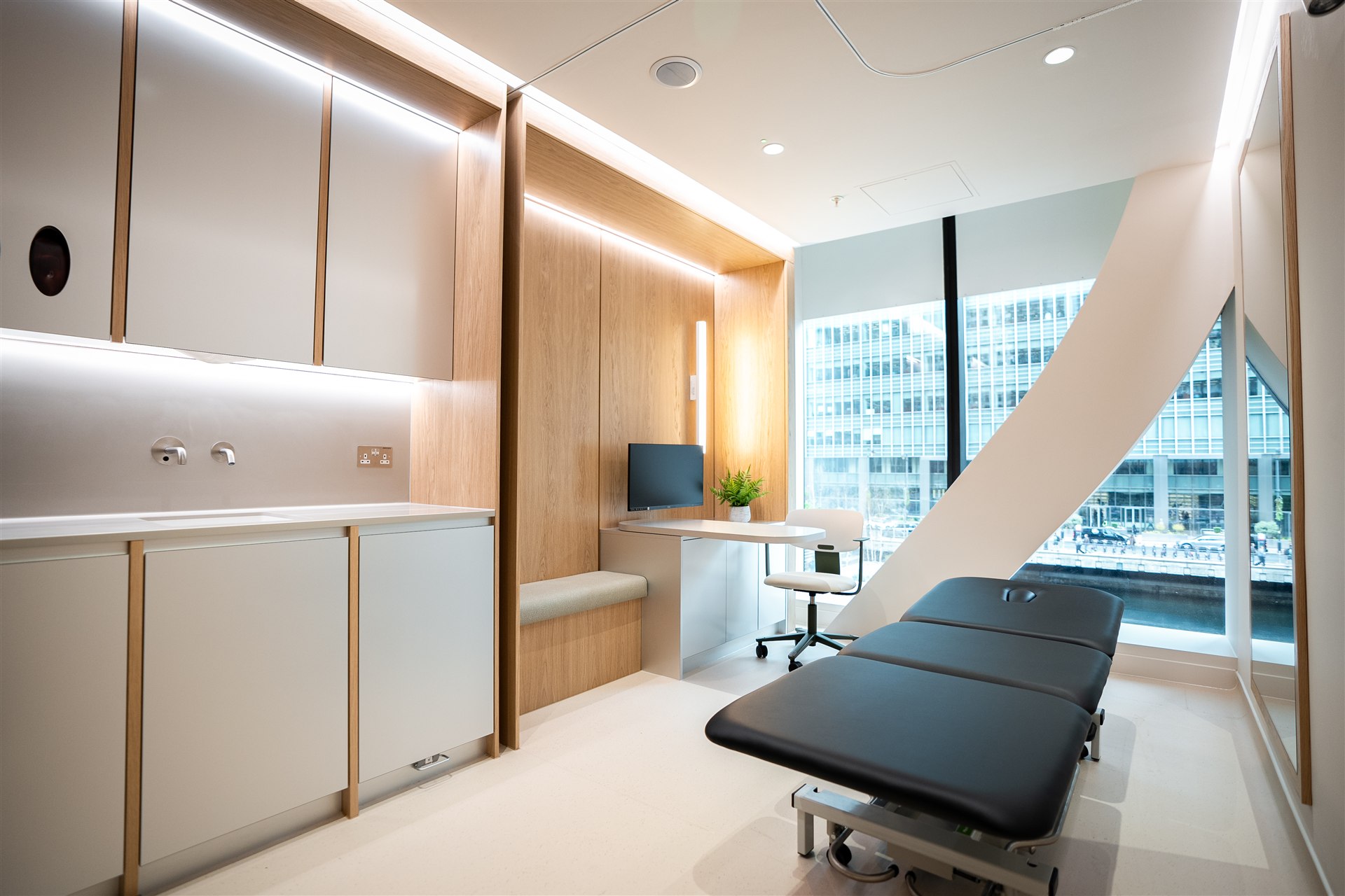 Private treatment room inside UNTIL Canary Wharf